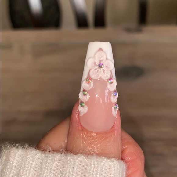 3D Flowers Deep V French Press On Nails With Crystals - Picture 4 of 4